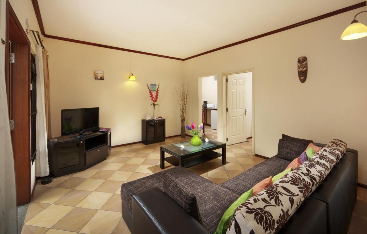 Talamba Blue Bed & Breakfast Blue Bay Exterior photo